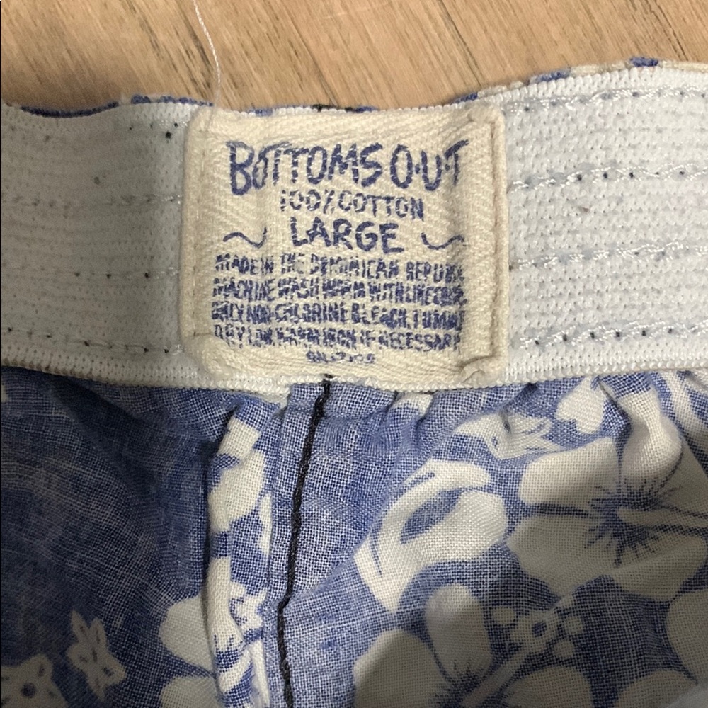 Blue and White Floral Boxers with Elastic Waistband Size Large - Picture 2 of 3